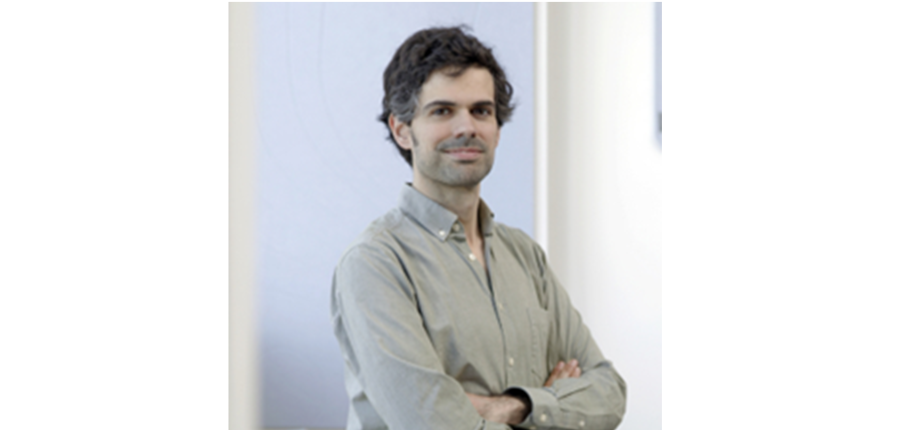 Alejandro Álvarez Laguna reçoit la médaille de bronze du CNRS