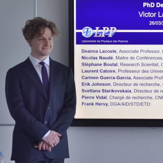 Victor Lafaurie defended his PhD "Pulsed plasma approach for mild or strong ignition of a detonation wave using gradient of atomic species"
