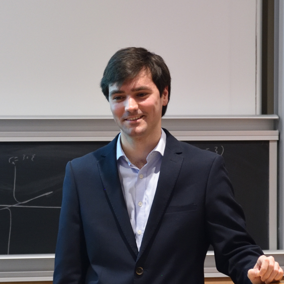 Anatole Berger a soutenu sa thèse "Sur l’utilisation de la méthode des moments pour la modélisation des plasmas froids dans les régimes de pression intermédiaire et basse"