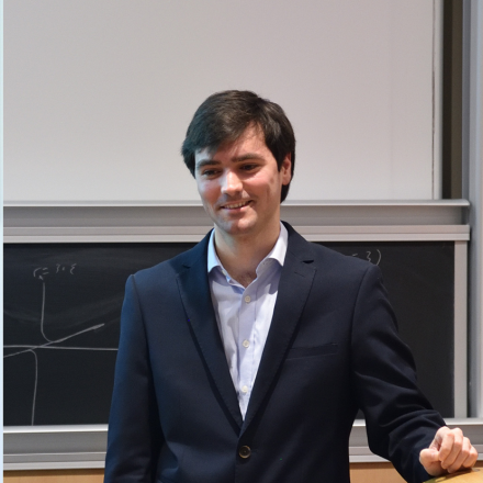 Anatole Berger a soutenu sa thèse "Sur l’utilisation de la méthode des moments pour la modélisation des plasmas froids dans les régimes de pression intermédiaire et basse"